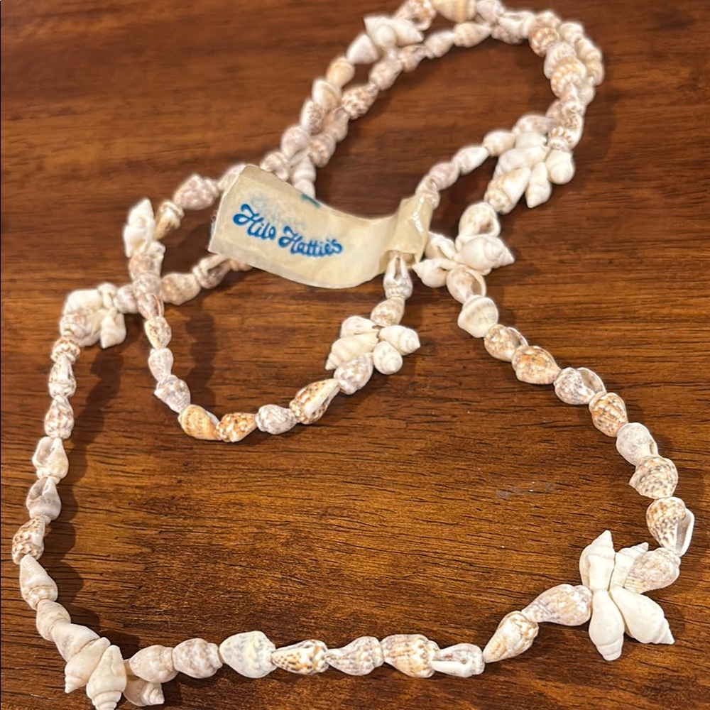 Hilo Hattie Natural Shell Lei 32 inches long